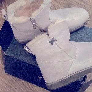EMU Australia boots size 11 silver worn once